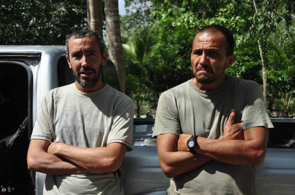 Aluno e professor de mergulho em cavernas, em Tulum, na costa caribenha do Yucatán, no México